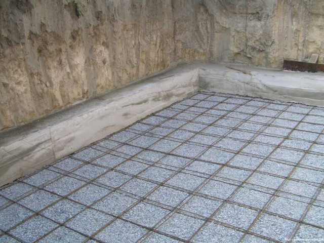 Преимущества и особенности монтажа бетонного пола в гараже