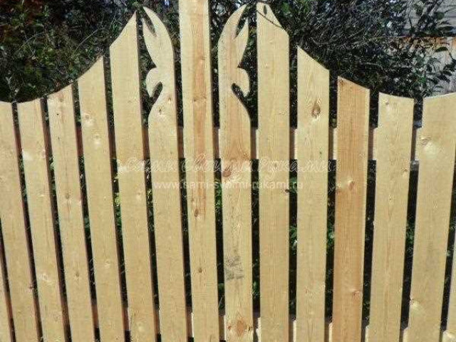 Как построить деревянный забор своими руками: подробная пошаговая инструкция и полезные советы