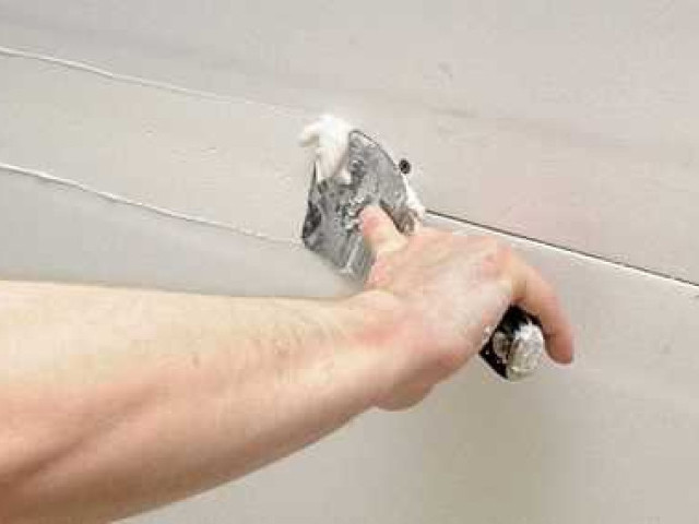 Как правильно грунтовать стены перед шпатлевкой: советы и инструкции