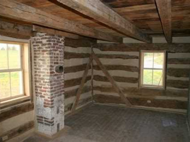 Как обработать деревянные стены внутри дома: лучшие способы