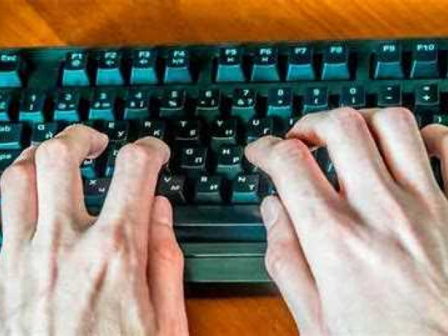 Как правильно печатать на клавиатуре двумя руками