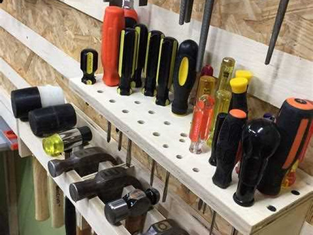 Самодельные гаражные приспособления для удобного хранения инструментов и оборудования: 10 идей своими руками